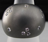 Кольцо из серебра 925 пробы с бесцветными цирконами.
