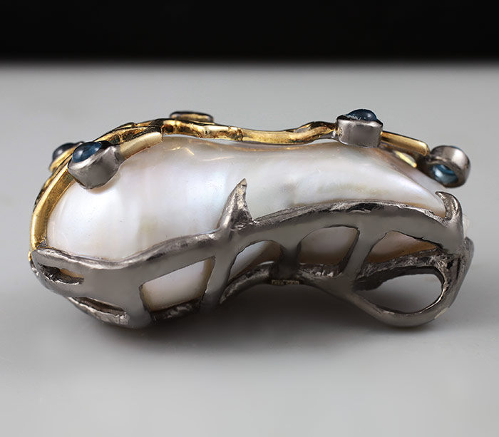 Кулон из серебра 925 пробы с жемчугом барокко и топазами.  Серебро 925